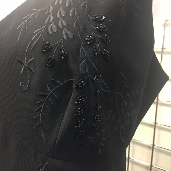 Black dress - Picture 8 of 8